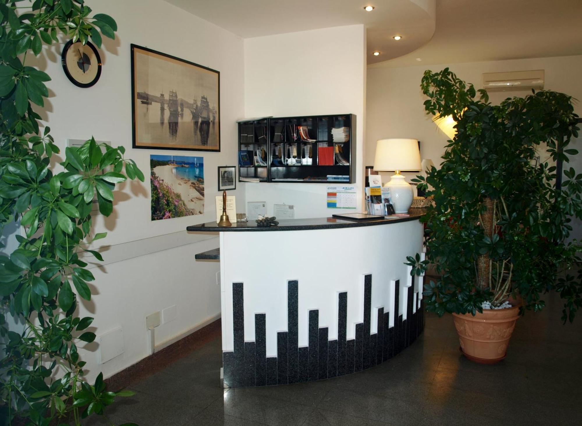 Hotel La Conchiglia La Maddalena  Bagian luar foto